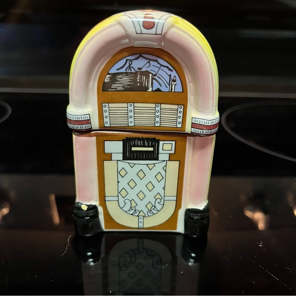 Sarsaparilla Deco‎ Designs • Juke Box S & P Shakers